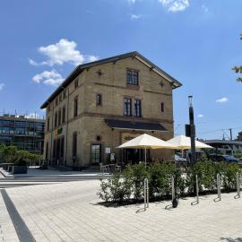 Hotel-am-Bahnhof Stuttgart-Ditzingen，位于迪琴根的酒店