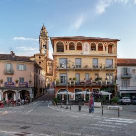 Hotel Il Grappolo D'Oro，位于蒙福特达尔巴的酒店