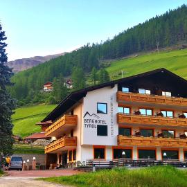 Berghotel Tyrol,位于塞纳莱斯的酒店