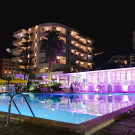 Hotel Mediterrane，位于萨兰达的酒店