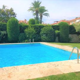 Apartamento en Platja Sant Pol S'agaro con pisicina y jardin (playa - centro)，位于萨卡罗的酒店