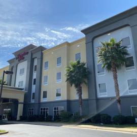 Hampton Inn by Hilton Leesville Fort Johnson，位于Leesville的酒店