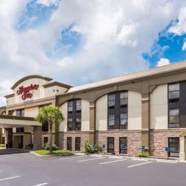 Hampton Inn Bonita Springs Naples North,位于博尼塔斯普林斯的酒店