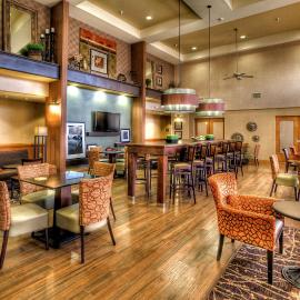 Hampton Inn & Suites Kalamazoo-Oshtemo,位于Oshtemo的酒店