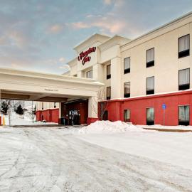 Hampton Inn Coldwater，位于科尔德沃特的酒店