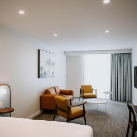 Peninsula Hotel Motel，位于阿德莱德的酒店