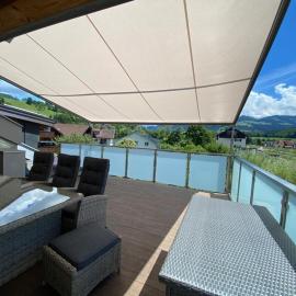 Berg Fux - Zwei Ferienhäuser mit je 5 und 6 Schlafzimmern mit eigener Dachterrasse - fantastischem Bergblick - Weber Gas Grill，位于松托芬的酒店