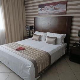 Green Hotel Ninfa，位于阿维利亚纳的酒店