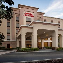 Hampton Inn & Suites Largo，位于拉哥的酒店