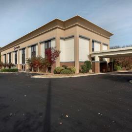 Hampton Inn Commerce，位于科默斯的酒店