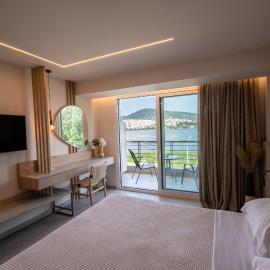 Paralimnio Suites，位于卡斯托里亚的酒店