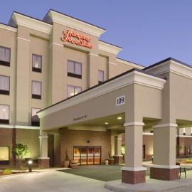 Hampton Inn & Suites McComb，位于麦库姆的酒店
