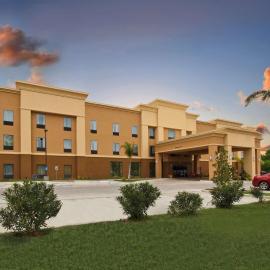 Hampton Inn Beeville，位于Beeville的酒店