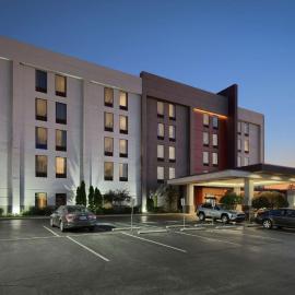 Hampton Inn Louisville Northeast，位于路易斯威尔的酒店