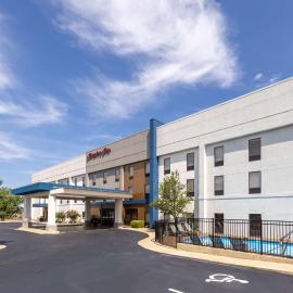 Hampton Inn Saint Robert，位于圣罗伯的酒店