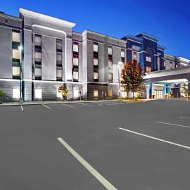 Hampton Inn & Suites by Hilton Syracuse Dewitt,位于东叙拉古的酒店