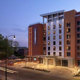 The Broadway Columbia - a DoubleTree by Hilton Hotel,位于哥伦比亚的酒店