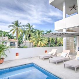 Las Vueltas - Golden Zone Studio 2 Blocks to Beach，位于布塞里亚斯的酒店