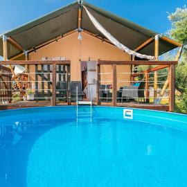 Krk Glamping Village，位于Brusići的酒店