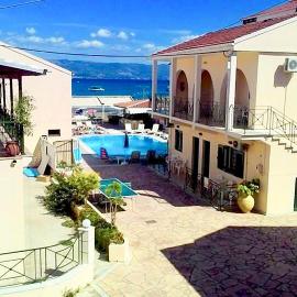 Stavros On The Beach Studios and Apartments，位于卡沃斯的酒店