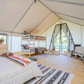 Starlit Nights during Natures Cozy Retreat，位于Cassville的酒店