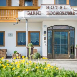 Hotel Garni Hochgruber，位于布鲁尼科的酒店