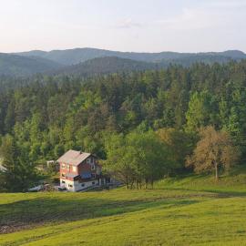Turistična kmetija Pri studencu，位于Begunje pri Cerknici的酒店