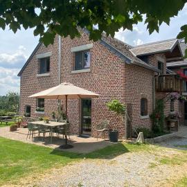 Ô Macra House - Aubel, Pays de Herve，位于奥伯尔的酒店
