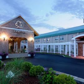 DoubleTree by Hilton Cape Cod - Hyannis，位于海恩尼斯的酒店