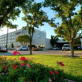DoubleTree by Hilton Wichita Airport，位于威奇托的酒店