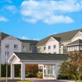 Hilton Garden Inn Islip/MacArthur Airport，位于朗康科马的酒店