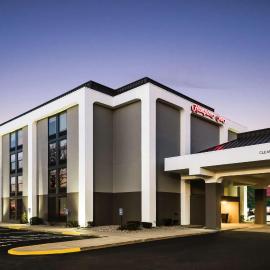 Hampton Inn West Springfield，位于西斯普林菲尔德的酒店
