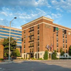 Hampton Inn & Suites Knoxville-Downtown,位于诺克斯维尔的酒店
