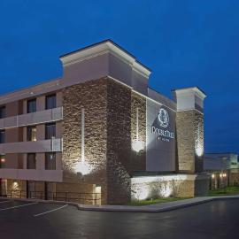 DoubleTree by Hilton Schenectady，位于斯克内克塔迪的酒店