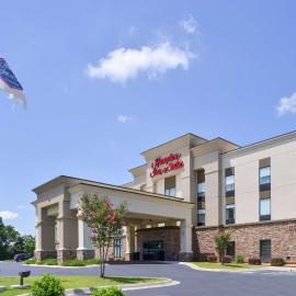 Hampton Inn & Suites by Hilton Lonoke,位于Lonoke的酒店