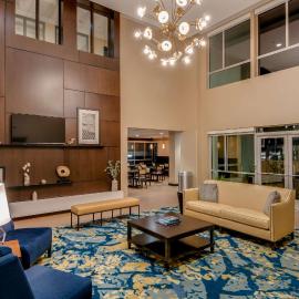 Hampton Inn & Suites Los Angeles - Glendale，位于格伦代尔的酒店