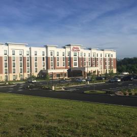 Hampton Inn & Suites Newburgh Stewart Airport, NY，位于纽堡的酒店