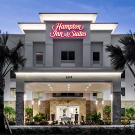 Hampton Inn & Suites West Melbourne-Palm Bay Road，位于墨尔本的酒店
