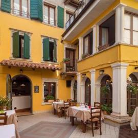 Locanda Al Centrale,位于卡普里诺韦罗内塞的酒店