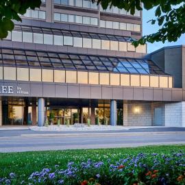 DoubleTree by Hilton Windsor, ON，位于温莎的酒店