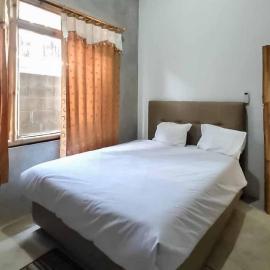 Sukawana Guest House Mitra RedDoorz，位于Babakan的酒店
