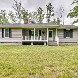 Cozy Home in Star Tannery w/ Private Backyard!，位于Gravel Springs的酒店