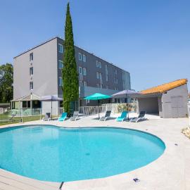 Kyriad Direct - Bourg les Valence,位于瓦朗斯堡的酒店