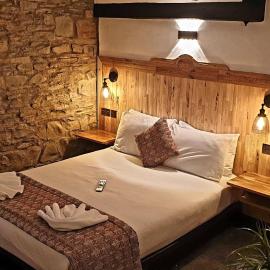 The Blue Boar - Historic Country Inn near Stratford-upon-Avon，位于埃文河畔斯特拉特福的酒店
