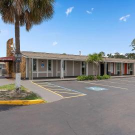 Super 8 by Wyndham Kissimmee-Orlando，位于基西米的酒店