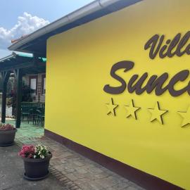 Vila Sunce Morovic，位于Morović的酒店