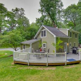 Charming Manheim Cottage w/ On-Site Animal Viewing，位于曼海姆的酒店