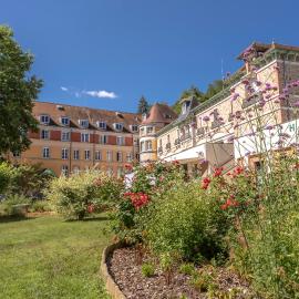 Le Grand Hôtel, The Originals Relais，位于Évaux-les-Bains的酒店