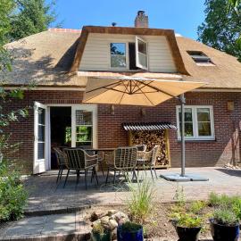Huisje aan de Bosrand - Veluwe，位于伊皮的酒店