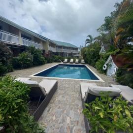 Harmony Marina Suites，位于洛尼湾村的酒店
